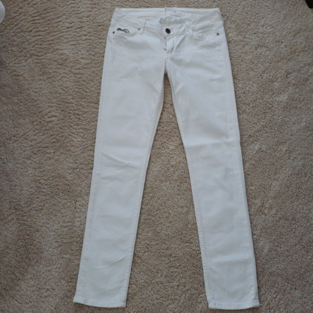 White stretch jean